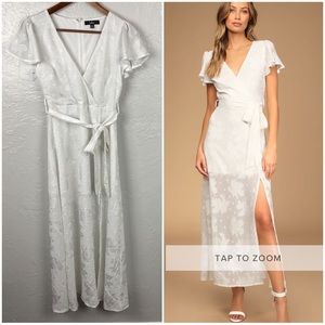 Lulu’s Compelling Love White Jacquard Short
Sleeve Maxi Dress with Leg slit XS